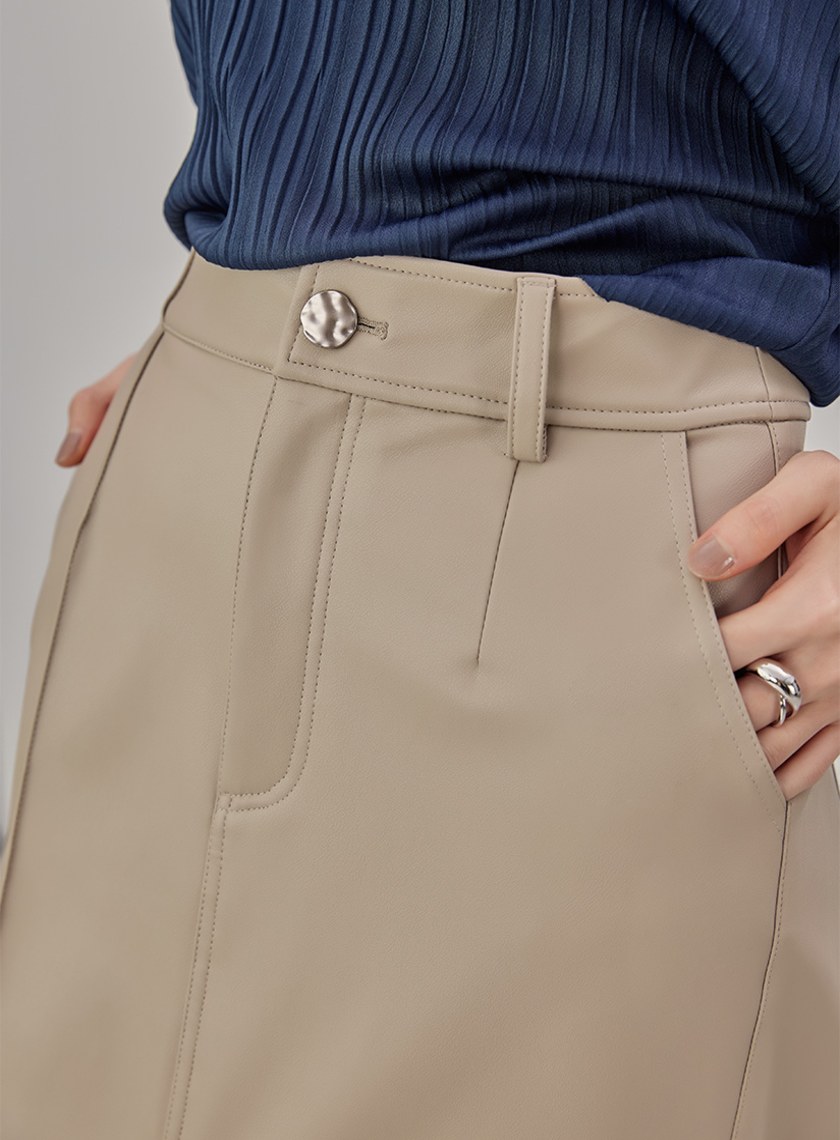 俐落前開岔皮革窄裙